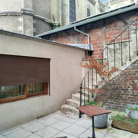 Apartament House In Menilmontant Paryż