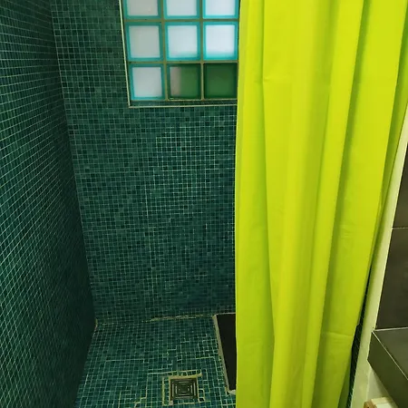 Apartament House In Menilmontant *