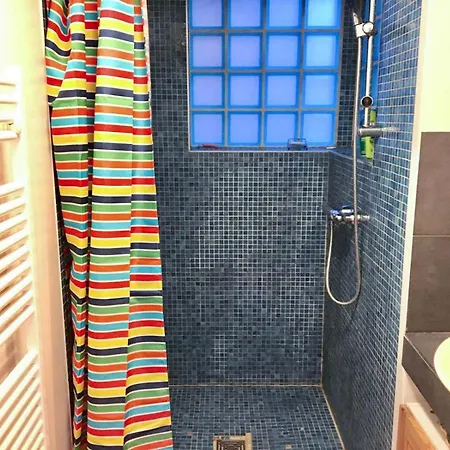 Apartment House In Menilmontant *