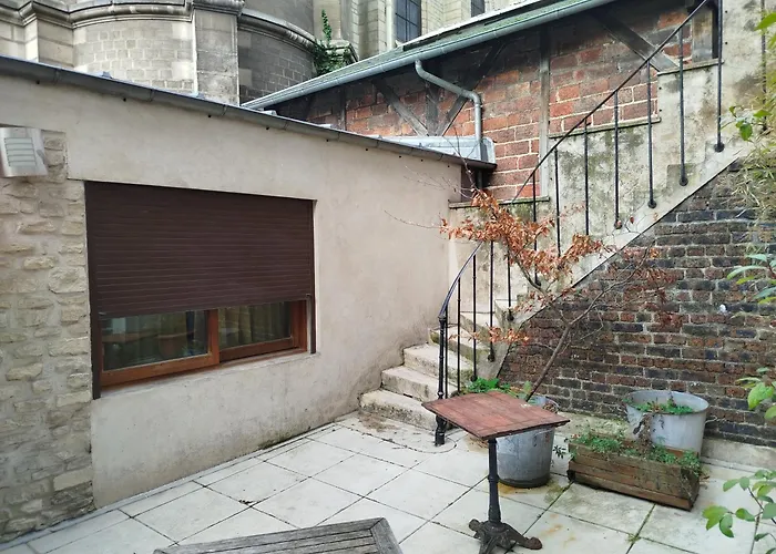 House In Menilmontant Lägenhet
